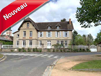 Maison 13 pièces à vendre avec maison secondaire 4 pièces dans village 15 min de Moulins-sur-Allier (03), parc 2051 m², proche commerces, garages, dépendances.